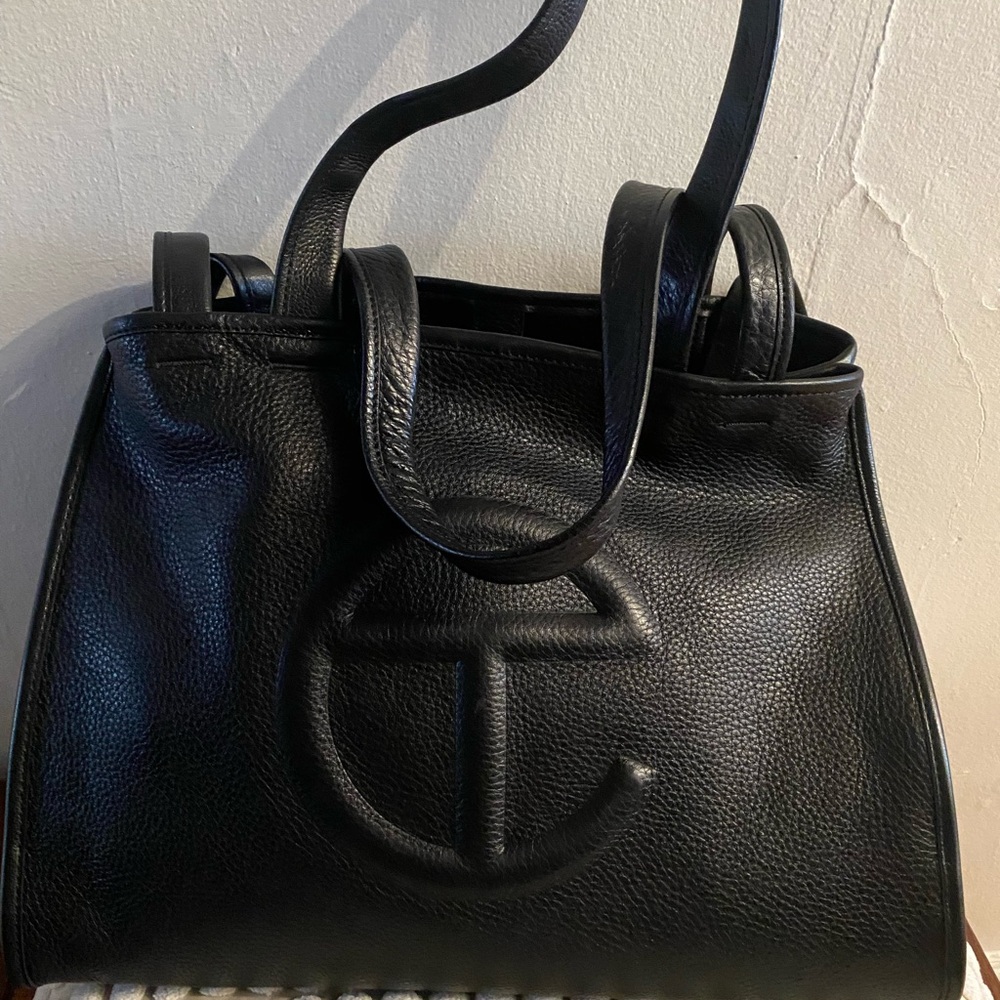 New TELFAR X Wilson’s 100% leather Medium Carry Bag - Black